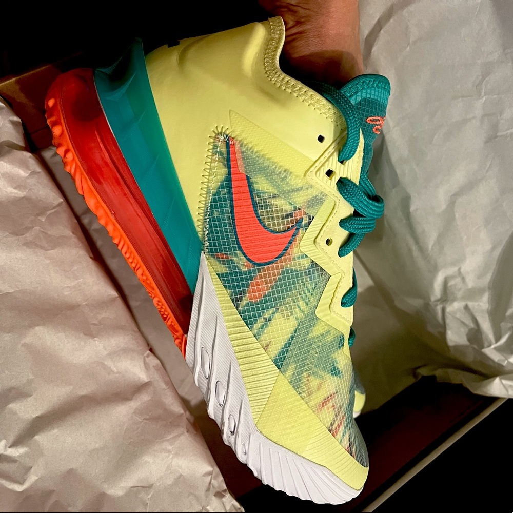 Lebron XVIII Low, White Lime/Bright Mango